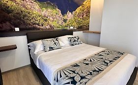 Ononui Lodge Airport, Ocean-View, Private Bathroom And Balcony, Free Wifi And Parking, On-Site Car Rental